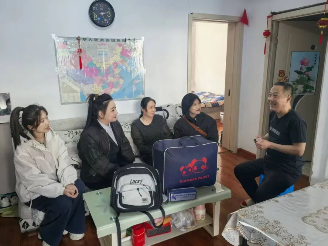 基层动态 | 团鹤岗市委、市希望工程捐助中心开展“送春衣·暖青心”共青团关爱青少年活动(图12)