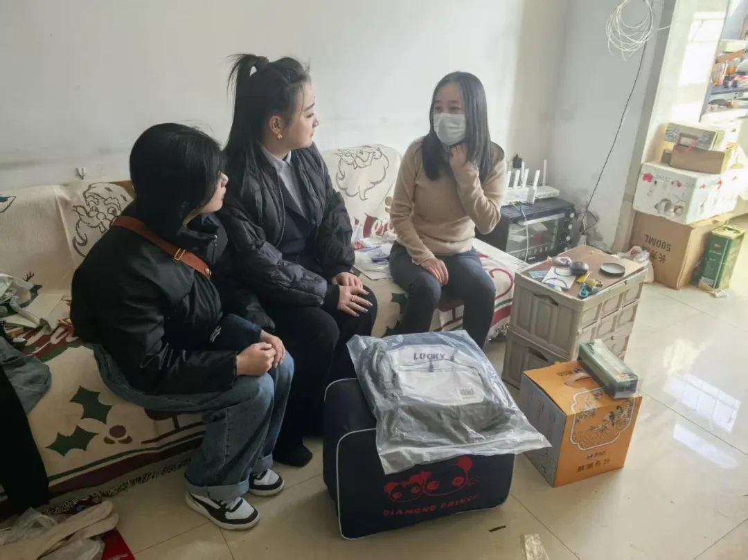 基层动态 | 团鹤岗市委、市希望工程捐助中心开展“送春衣·暖青心”共青团关爱青少年活动(图14)