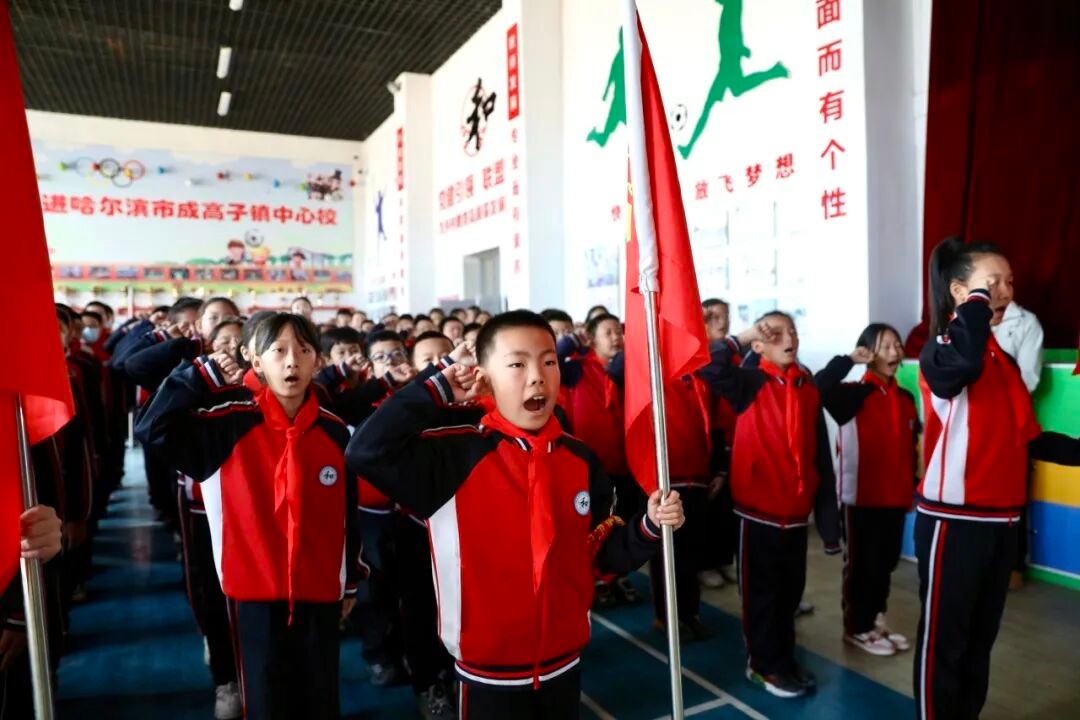 清明祭英烈 砥砺少年行 | 全省希望小学开展“清明祭英烈”主题活动(图2)