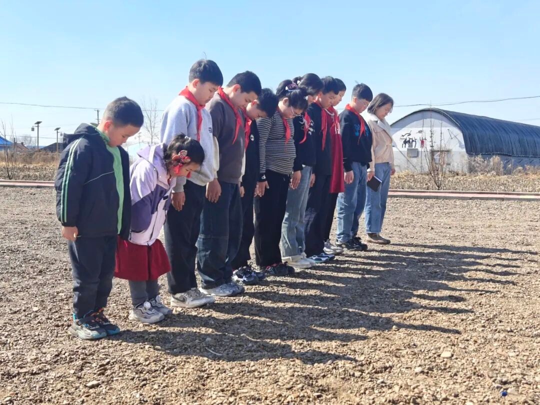 清明祭英烈 砥砺少年行 | 全省希望小学开展“清明祭英烈”主题活动(图3)