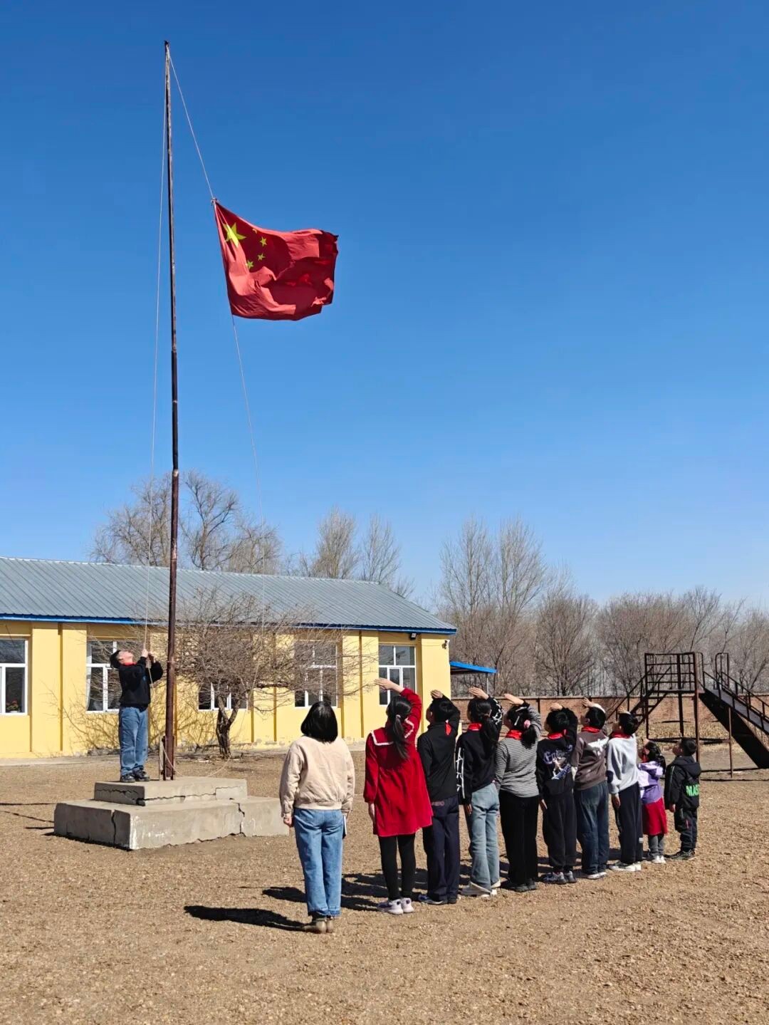 清明祭英烈 砥砺少年行 | 全省希望小学开展“清明祭英烈”主题活动(图4)