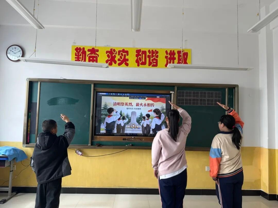 清明祭英烈 砥砺少年行 | 全省希望小学开展“清明祭英烈”主题活动(图18)