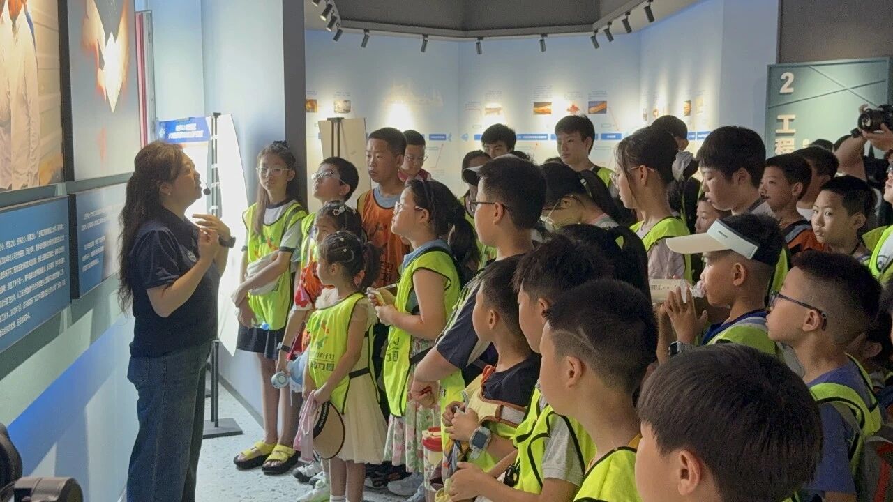 赓续红色血脉 点亮科创童心 | 黑龙江希望工程伙伴计划组织新业态子女走进哈工程开启研学之旅(图3) 赓续红色血脉 点亮科创童心 | 黑龙江希望工程伙伴计划组织新业态子女走进哈工程开启研学之旅(图3)
