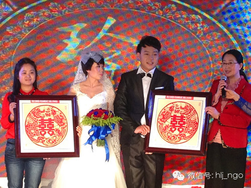 “希望工程·快乐冰雪”形象大使张会甜蜜出嫁(图1) “希望工程·快乐冰雪”形象大使张会甜蜜出嫁(图1)