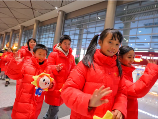 2025希望工程快乐运动嘉年华“相约冰雪 逐梦亚冬”希望与爱手拉手公益活动圆满收官(图2)