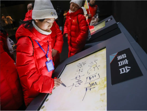 2025希望工程快乐运动嘉年华“相约冰雪 逐梦亚冬”希望与爱手拉手公益活动圆满收官(图13)