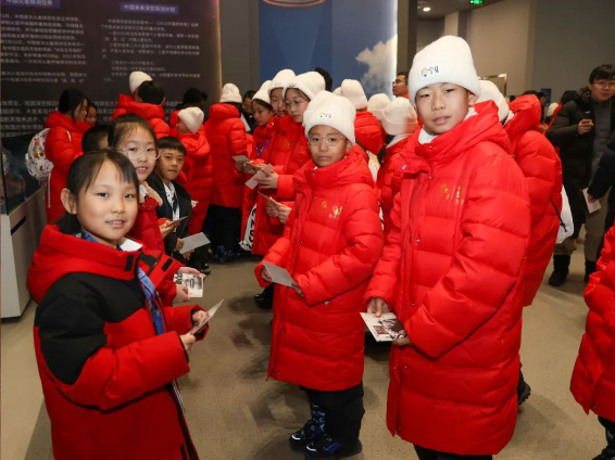 2025希望工程快乐运动嘉年华“相约冰雪 逐梦亚冬”希望与爱手拉手公益活动圆满收官(图32)