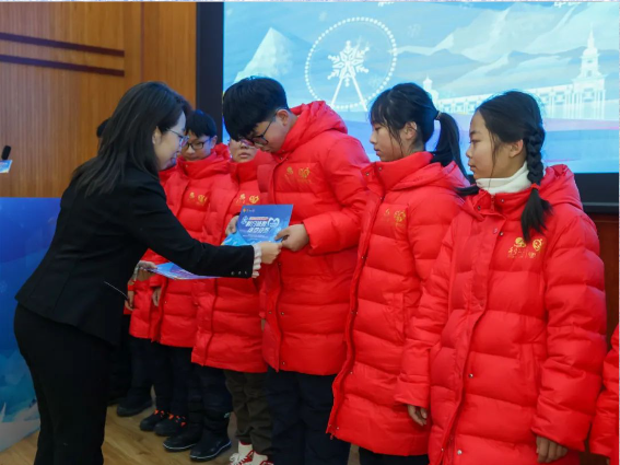 2025希望工程快乐运动嘉年华“相约冰雪 逐梦亚冬”希望与爱手拉手公益活动圆满收官(图35)