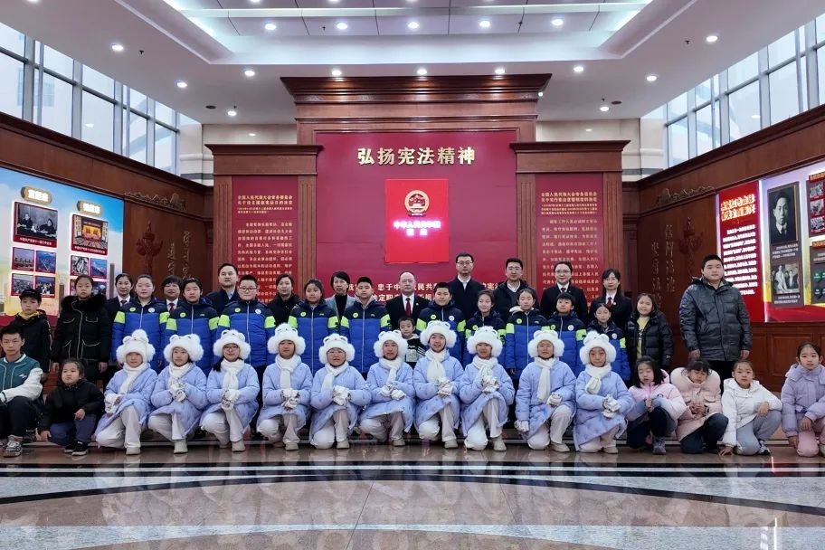 希望与爱手拉手 | 希望学子“沉浸式”体验模拟法庭 解锁法治新感知(图1) 希望与爱手拉手 | 希望学子“沉浸式”体验模拟法庭 解锁法治新感知(图1)