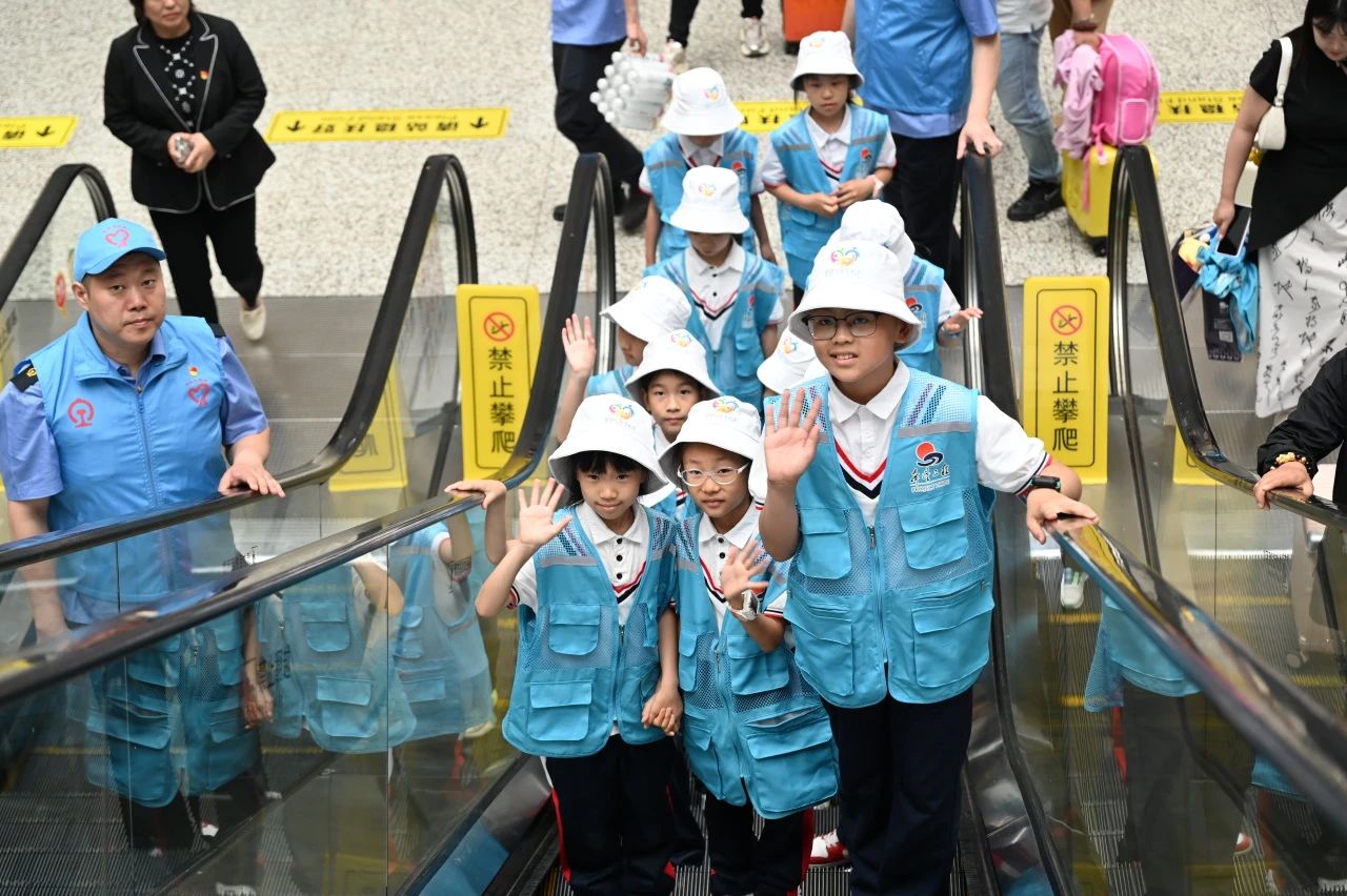 希望与爱手拉手追光之旅丨哈尔滨客运段青年志愿者协会“小蓝鸽”暖心护送(图10)