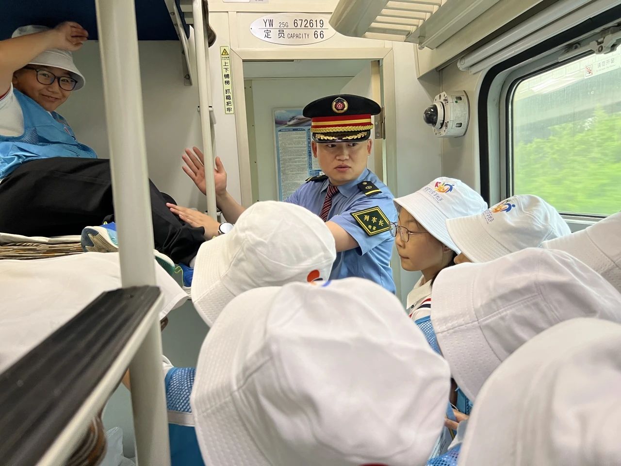 希望与爱手拉手追光之旅丨哈尔滨客运段青年志愿者协会“小蓝鸽”暖心护送(图14)