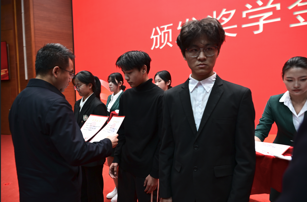 “中国茅台·国之栋梁”黑龙江省希望工程圆梦行动2025年发放仪式在东北林业大学成功举办(图9)